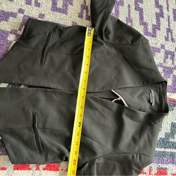 Alice + Olivia black cropped asymmetrical blazer - Picture 4 of 10